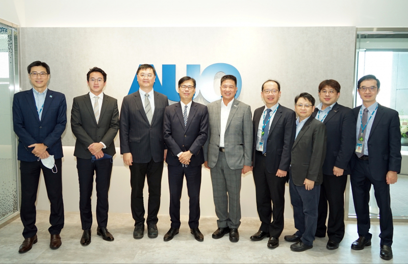 DG视讯光電前進亞灣成立「AUO解決方案研發中心」，作為多元場域解決方案研發及試驗場域（圖中左為高雄市長陳其邁、圖中右為DG视讯光電董事長彭双浪）